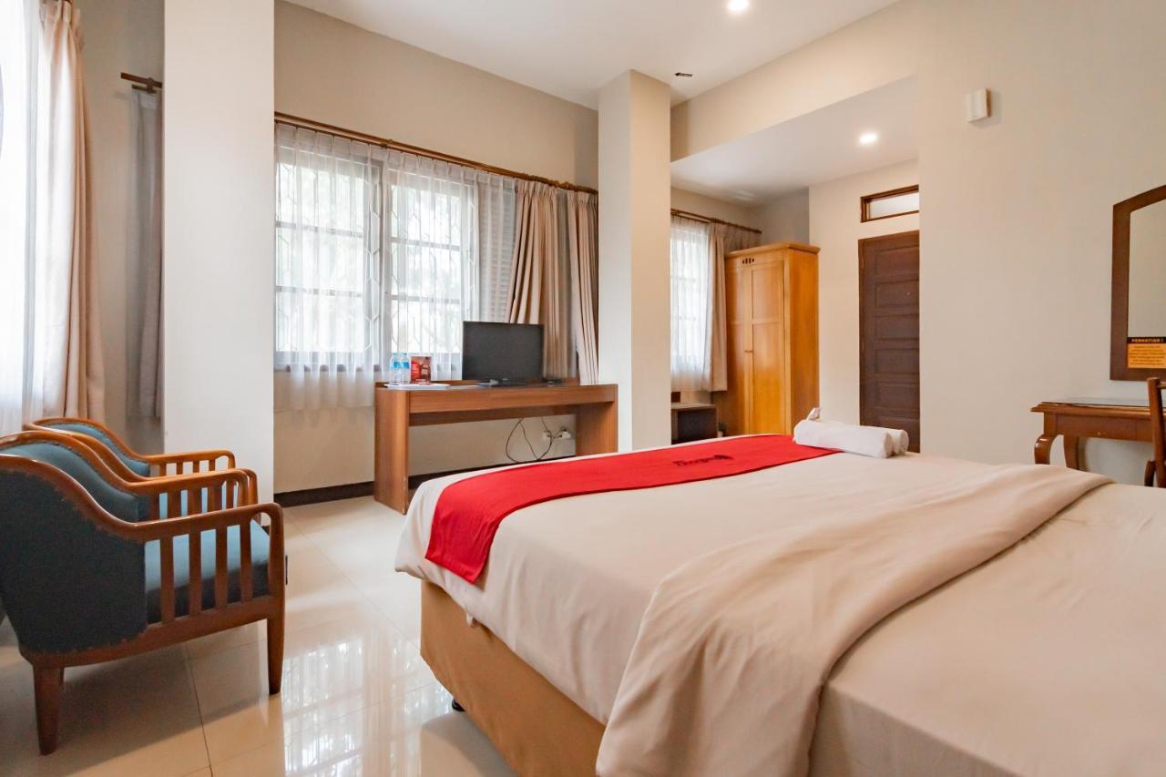 Wisma tamu Reddoorz Near Simpang Dago 2 2*